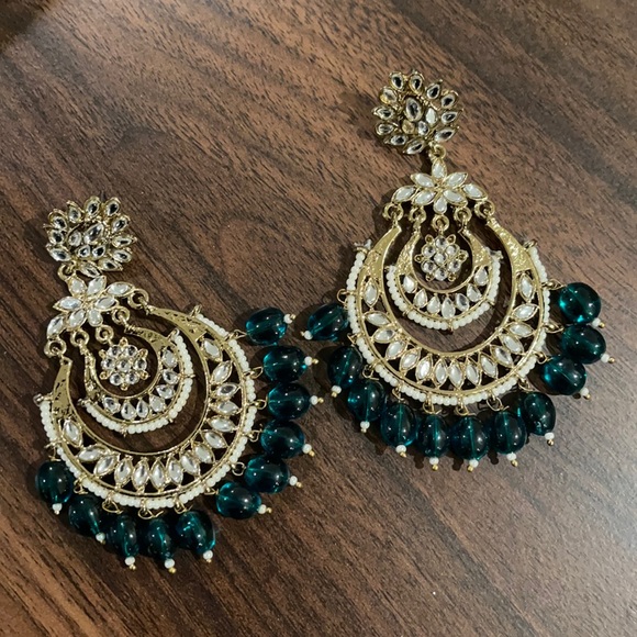 Light weight earrings - Picture 1 of 5